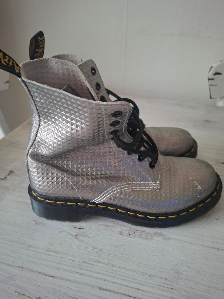 Dr martens zilver maat 38, Ophalen, Zo goed als nieuw, Overige kleuren