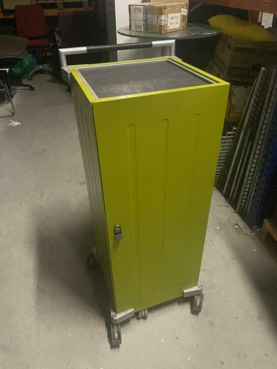 Kast Konig & Neurad 42 x 42 x 115 cm, Huis en Inrichting, Kasten | Overige, Gebruikt, Ophalen