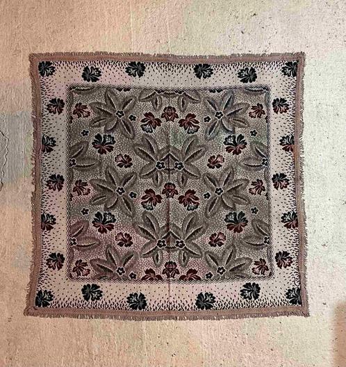 Vintage tafelkleed fantasie bloemen 136/128, Huis en Inrichting, Tafelkleden, Gebruikt, Rechthoek, Ophalen of Verzenden