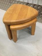 2 massief brutalistische bijzettafeltjes. Jaren 70.Triangel., Ophalen of Verzenden, Huis en Inrichting