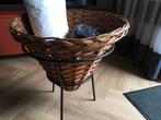 Vintage grote mand met standaard, Huis en Inrichting, Ophalen of Verzenden, Zo goed als nieuw, Rechthoekig, Riet