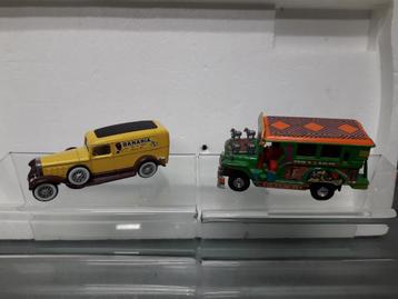 2 VINTAGE MODELAUTO,s in de SCHAAL 1:32 in GOEDE STAAT  beschikbaar voor biedingen