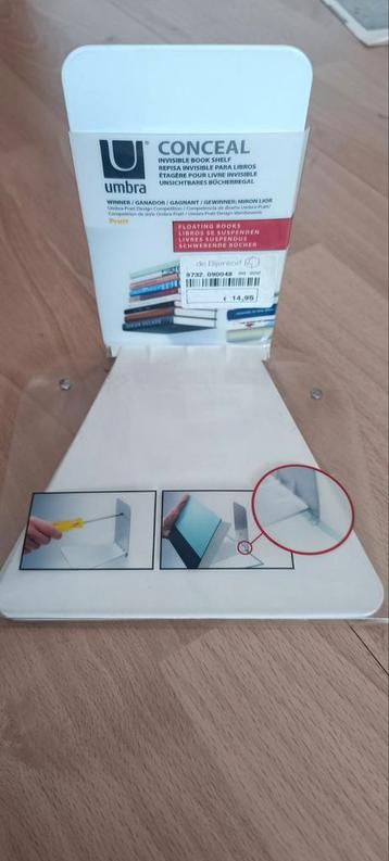 Umbra onzichtbare wandplank voor boeken beschikbaar voor biedingen