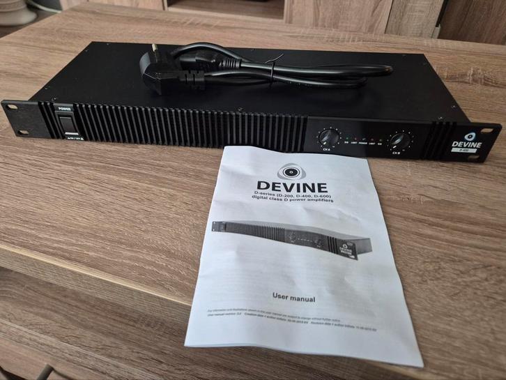 Devine D-400 klasse D versterker 2x 200W @ 8 Ohm, Audio, Tv en Foto, Versterkers en Receivers, Zo goed als nieuw, Ophalen of Verzenden