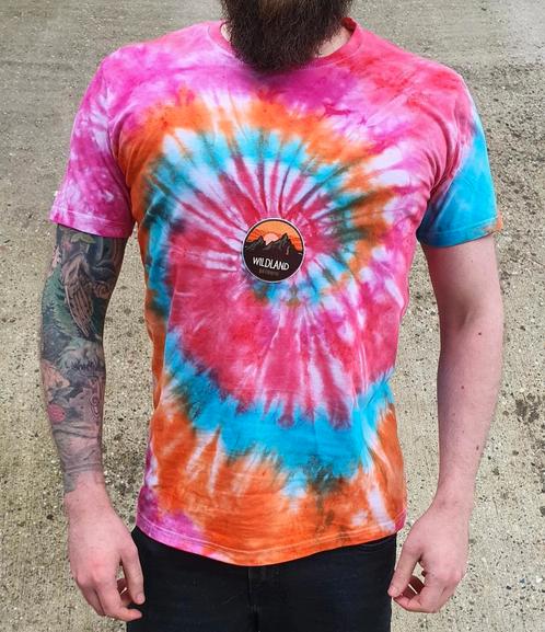 Blauw - oranje - rood - roze tie dye wildland t-shirt maat L, Kleding | Heren, T-shirts, Nieuw, Maat 52/54 (L), Overige kleuren