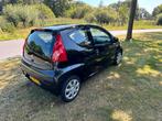 Peugeot 107 1.0 12V E-vti 68PK 3DR 2010 Zwart, Auto's, Voorwielaandrijving, Zwart, 4 stoelen, Origineel Nederlands