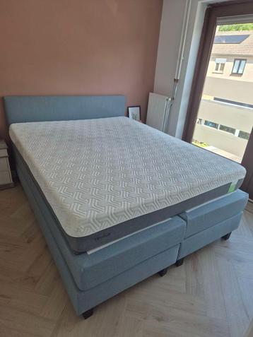 Boxspring bed 160 x 210 (lichtblauw) + Tempur matras beschikbaar voor biedingen