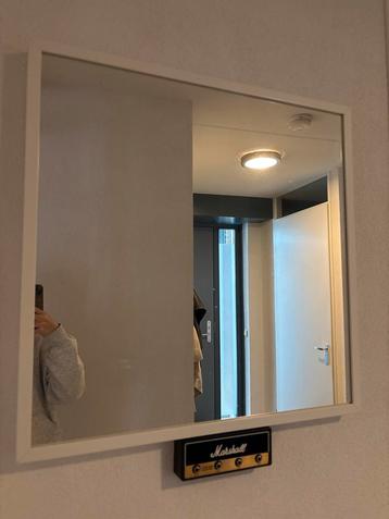 Witte Spiegel - 70x70 cm beschikbaar voor biedingen