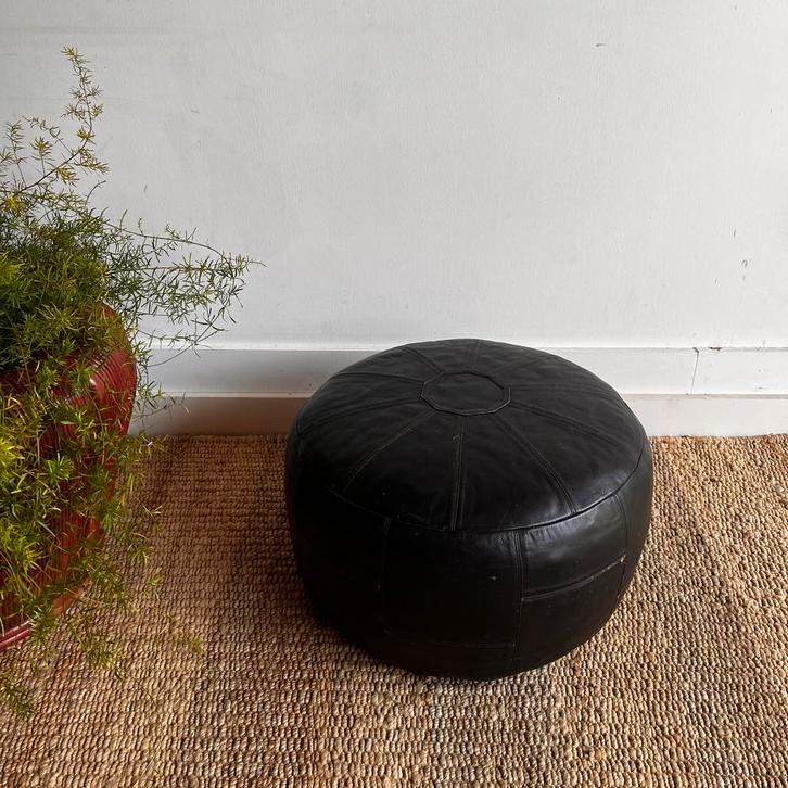 Vintage Bruin Lederen Patchwork Poef Jaren 70, Huis en Inrichting, Banken | Voetenbanken en Poefen, Zo goed als nieuw, Minder dan 50 cm