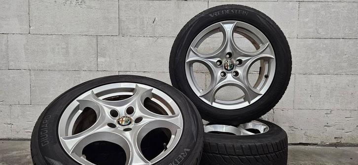 17" Alfa Romeo Brera 159 Giulia orig velgen winterbanden, Auto-onderdelen, Banden en Velgen, Banden en Velgen, Winterbanden, 17 inch