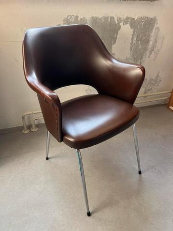 2x vintage design stoel donkerbruin - kuipstoel beschikbaar voor biedingen