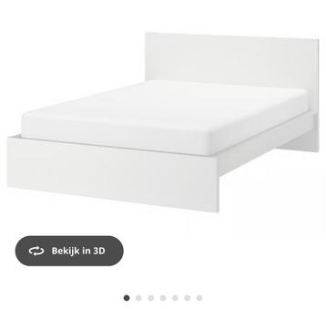 IKEA MALM bed met twee x lattenbodem, nachtkastje  kleur wit beschikbaar voor biedingen
