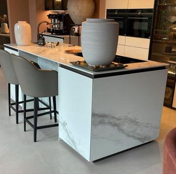 GEZOCHT: Keukeiland met marmeren look