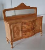 Miniatuur houtbewerkte dressoirkast met spiegel 1:12, Verzamelen, Poppenhuizen en Toebehoren, Ophalen of Verzenden, Zo goed als nieuw