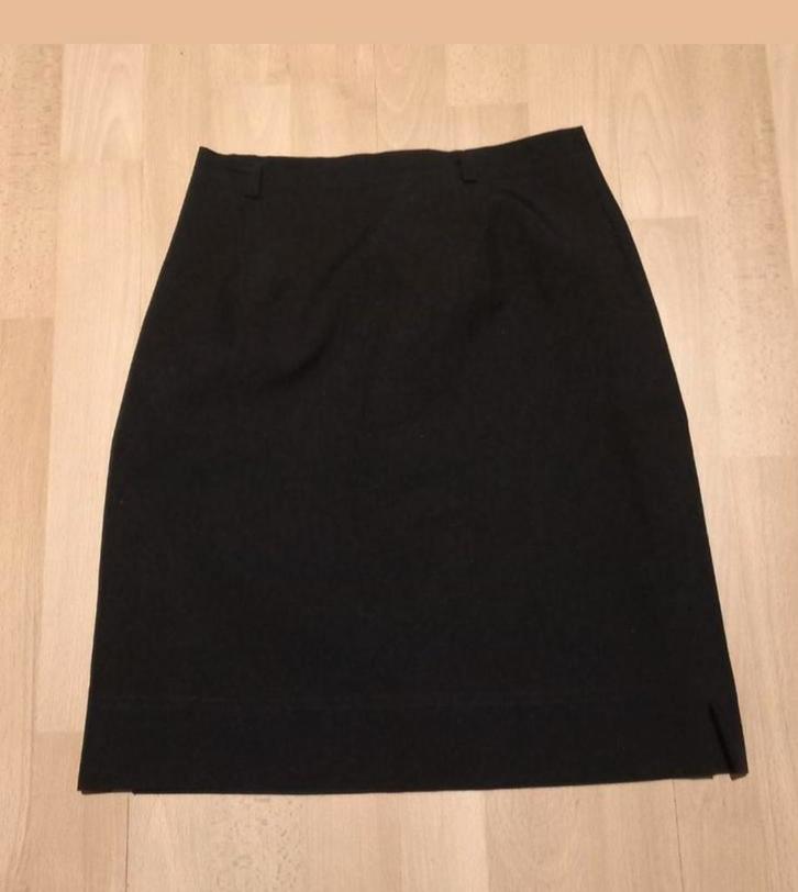Cop copine, maat 34/36, perfecte staat
Heel netjes zwart rok, Kleding | Dames, Rokken, Nieuw, Maat 34 (XS) of kleiner, Zwart, Boven de knie