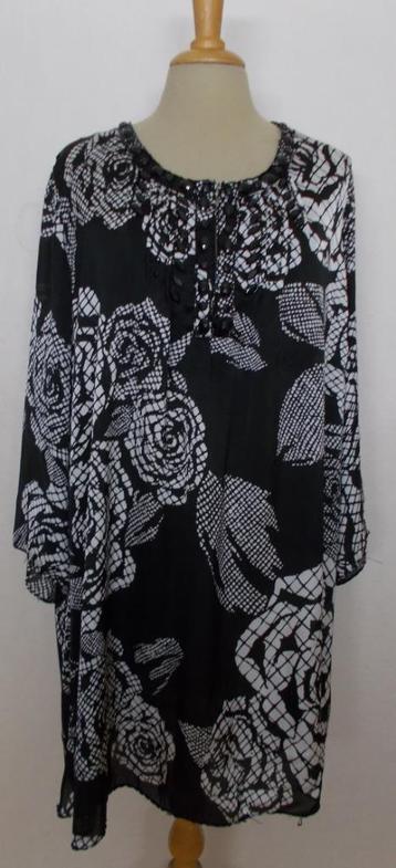 Mooie zwart/wit kraaltjes bewerkte tuniek van Yoek! L/XL beschikbaar voor biedingen