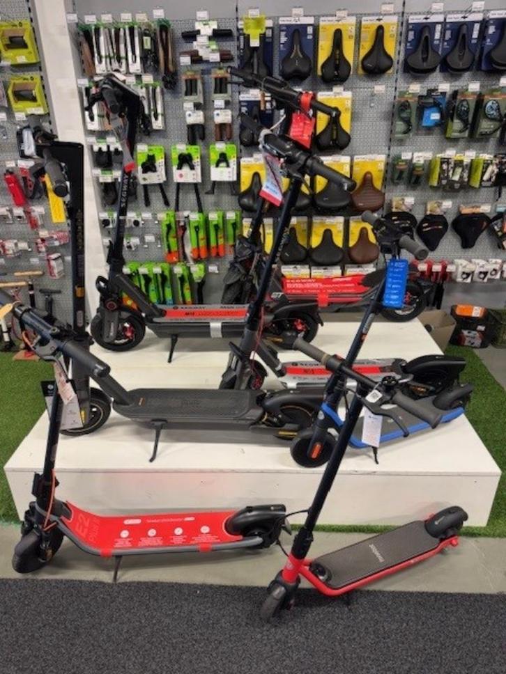 Segway Ninebot Kickscooter step uit voorraad steps testen, Fietsen en Brommers, Steps, Nieuw, Elektrische step (E-scooter), Ophalen of Verzenden