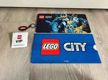 Lego City Tin Sign en logo keychain NIEUW beschikbaar voor biedingen
