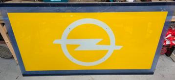 Glasplaat met opel logo beschikbaar voor biedingen