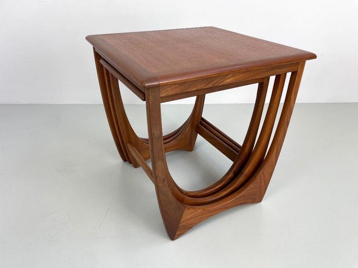 Vintage set bijzettafels van G-Plan., Huis en Inrichting, Tafels | Bijzettafels, Zo goed als nieuw, Rond, 45 tot 60 cm, Minder dan 55 cm