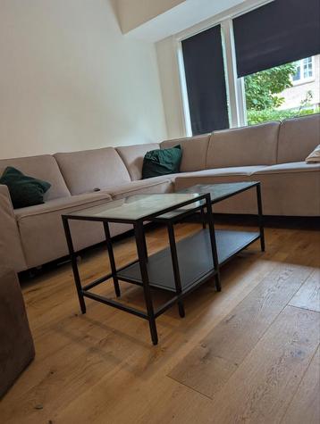 Mooie zwart glazen salontafel  beschikbaar voor biedingen