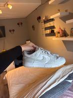 Nike Dunk Low - Grijs, Kleding | Dames, Schoenen, Nike, Ophalen of Verzenden, Sneakers of Gympen, Grijs