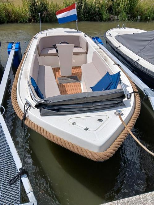 Ligplaats in Utrecht  met sloep  , tender , vlet, Watersport en Boten, Sloepen, Gebruikt, 10 tot 30 pk, 6 meter of meer, Buitenboordmotor
