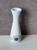 Opaline melkglas vaas met bloemen print blauw goud, Antiek en Kunst, Ophalen of Verzenden