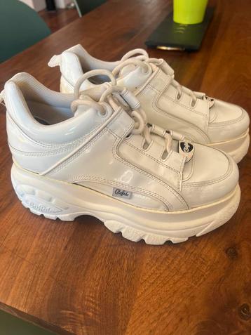 Buffalo- White Patent Leather - Size 39 beschikbaar voor biedingen