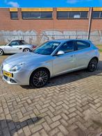 Alfa Romeo Giulietta 1.4 Turbo Multi AIR 2010 Grijs 170pk, Origineel Nederlands, Te koop, Zilver of Grijs, 5 stoelen