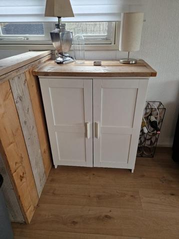 Servieskast Ikea  77br x 102h x 41 diep beschikbaar voor biedingen