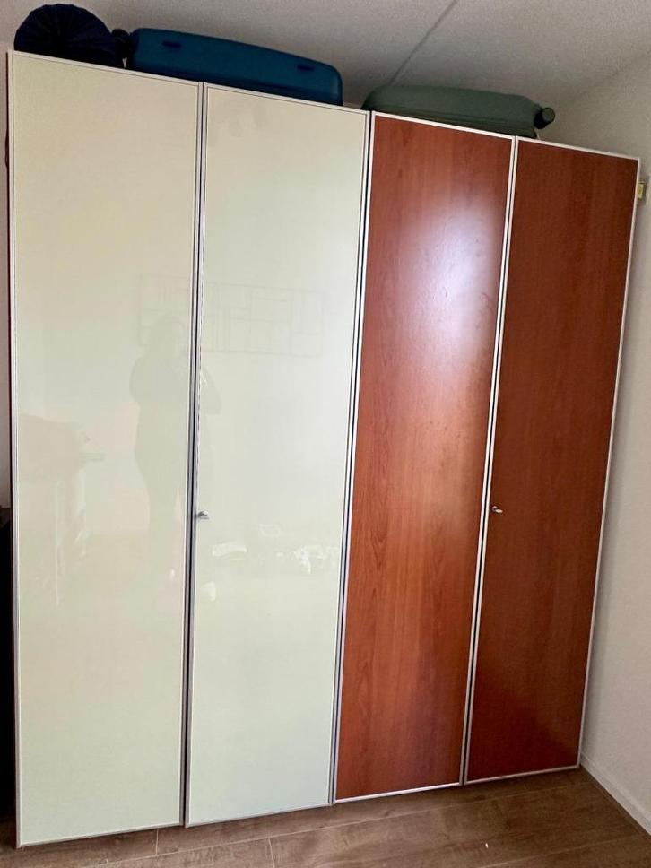 4 deurs linnenkast, Huis en Inrichting, Kasten | Kledingkasten, Gebruikt, 200 cm of meer, 150 tot 200 cm, 50 tot 75 cm, Met deur(en)