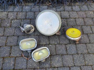 Oude autolampen Bosch Hella Marchal en buitenspiegel