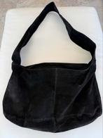 Suède zwarte boho stijl schoudertas met rits 50 x25, Overige merken, Zwart, Ophalen of Verzenden, Zo goed als nieuw