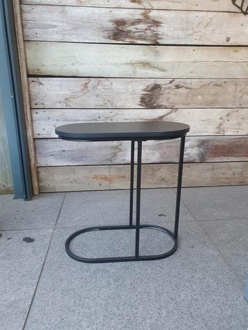 Zwarte nieuwe bijzettafel  beschikbaar voor biedingen