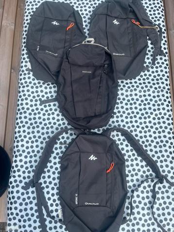Vier Quechua rugzakjes 10l beschikbaar voor biedingen