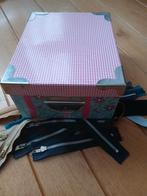 Fournituren ( box van Pandora), Ophalen, Zo goed als nieuw