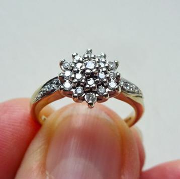 9 kt Gouden cluster ring: 23 x diamant, 0.25 CT beschikbaar voor biedingen