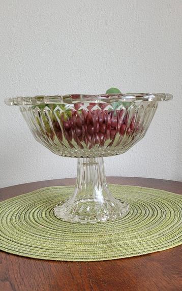 Glazen schaal op voet voor bijvoorbeeld (kunst) fruit. beschikbaar voor biedingen