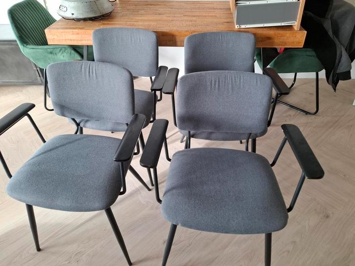 Set van 4 Grijze Eetkamerstoelen met Armleuning, Huis en Inrichting, Stoelen, Gebruikt, Vijf, Zes of meer stoelen, Grijs, Ophalen