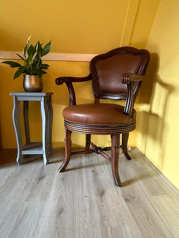 Antiek lederen , draaibare bureaustoel/ relaxstoel, Antiek en Kunst, Antiek | Meubels | Stoelen en Banken, Ophalen