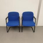 set van 2 Ahrend 5484 wachtkamerstoelen - blauwe stof, Huis en Inrichting, Stoelen, Ophalen of Verzenden, Blauw, Stof