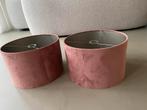Twee suede lampenkappen roze 40cm breed, Huis en Inrichting, Ophalen, Overige kleuren, 25 tot 50 cm, Rond