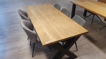 Recht oud eiken tafel van 200x90cm voorzien van x-poten beschikbaar voor biedingen