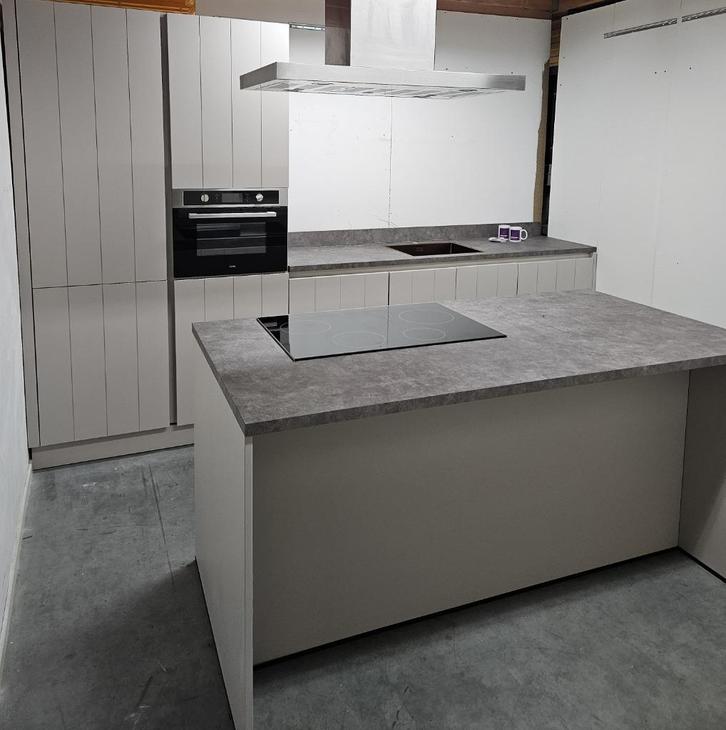 NIEUWE Exclusieve BRUYNZEEL "GOLD" Keuken / INNOVARE Keukens, Huis en Inrichting, Keuken | Complete keukens, Nieuw, Enkelwandige keuken