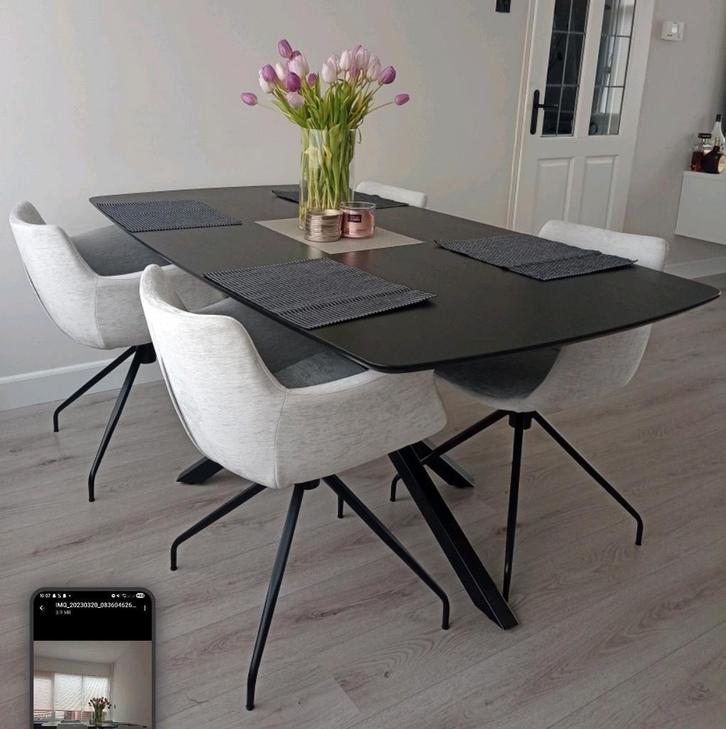 VMUS Deens Ovaal eettafel en 4x VMUS Innsbruck stoelen, Huis en Inrichting, Tafels | Eettafels, Gebruikt, 100 tot 150 cm, 200 cm of meer