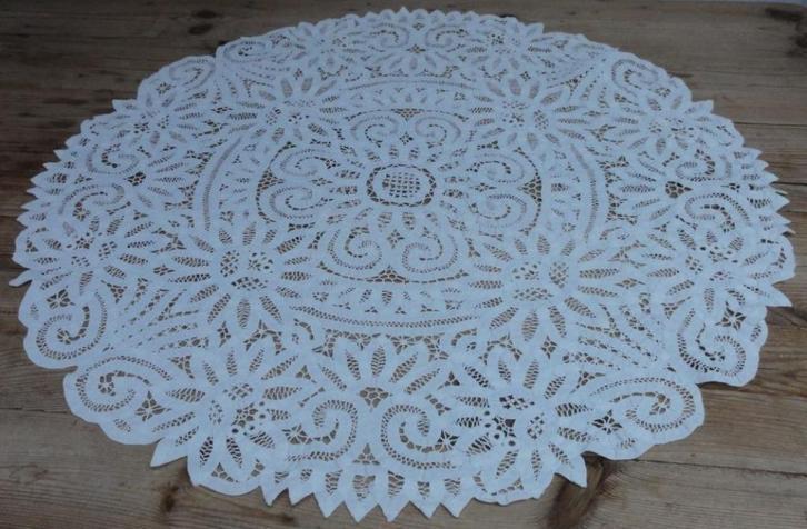 Off white brocante kleed van lint /band, handwerk, 76 cm, Antiek en Kunst, Curiosa en Brocante, Ophalen of Verzenden