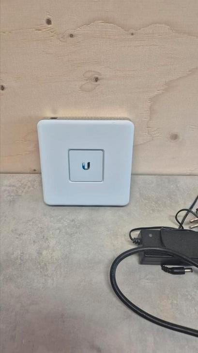 Ubiquiti Unifi Security Gateway, Computers en Software, Netwerk switches, Zo goed als nieuw, Ophalen of Verzenden
