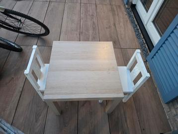 Ikea Kindertafel met 2 Stoelen beschikbaar voor biedingen