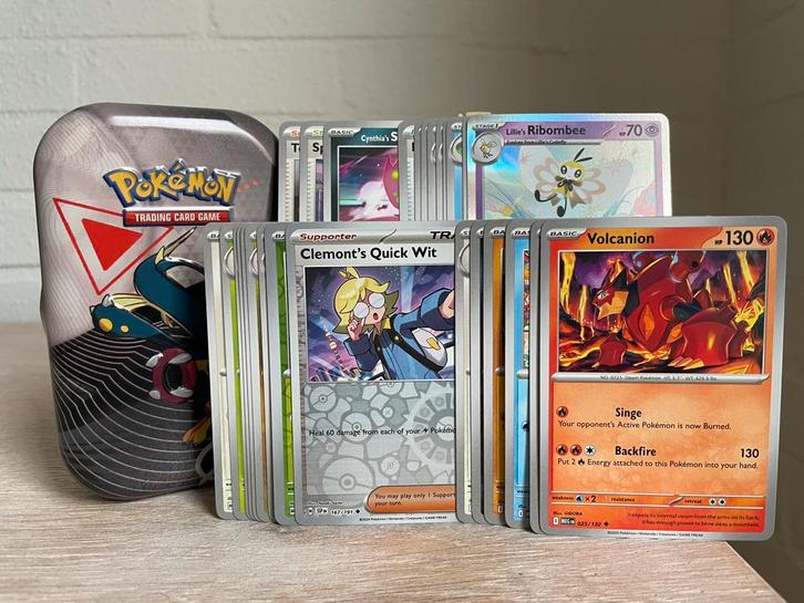 Gevulde Pokémon Mini Tin met 70 kaarten, Hobby en Vrije tijd, Verzamelkaartspellen | Pokémon, Zo goed als nieuw, Meerdere kaarten